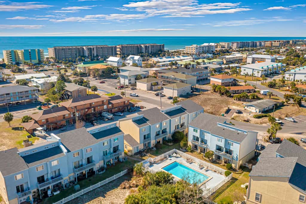 Commodore's Landing 208