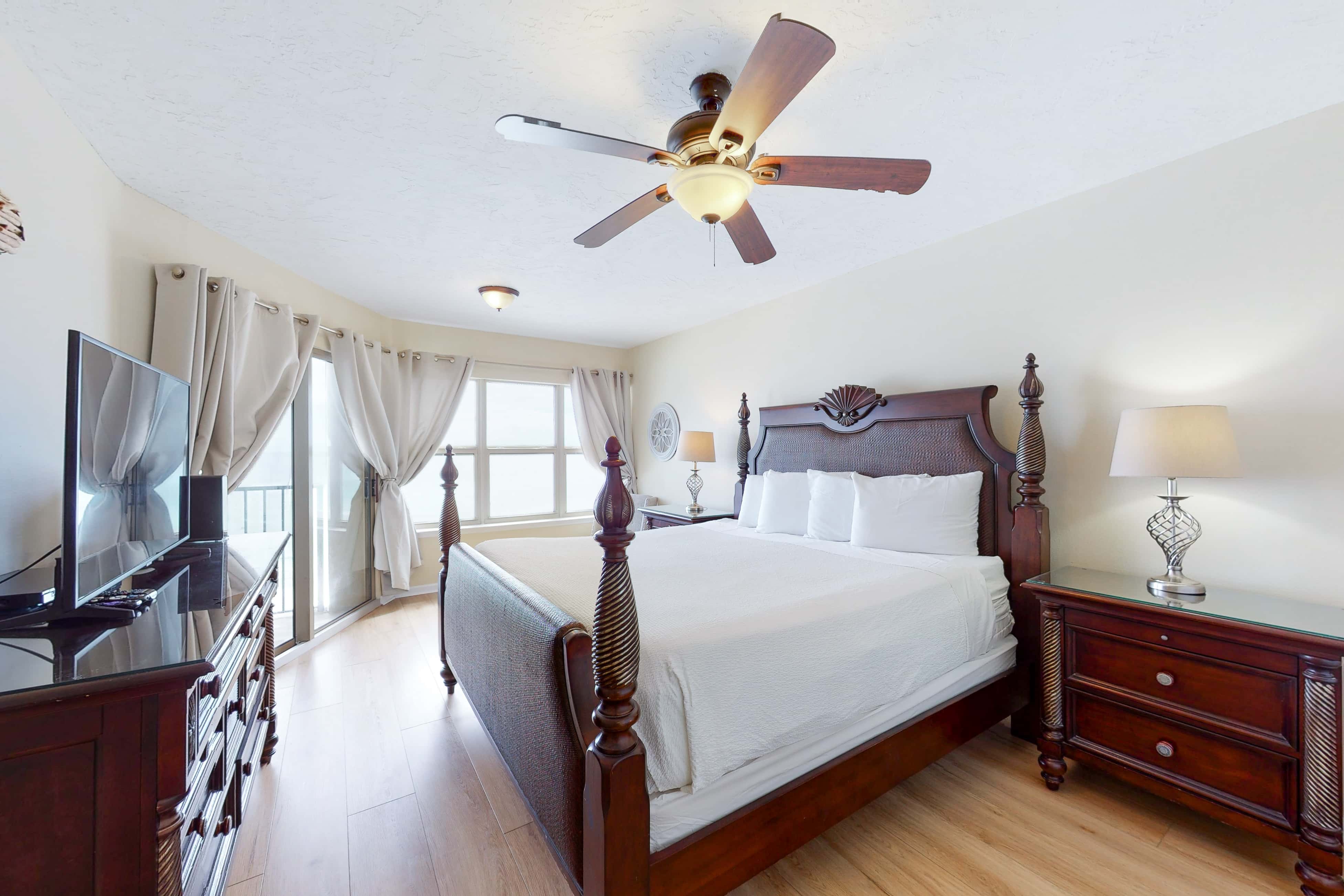 Beautiful Gulf-front Condo with a Community Pool and Seasonal Beach Service
