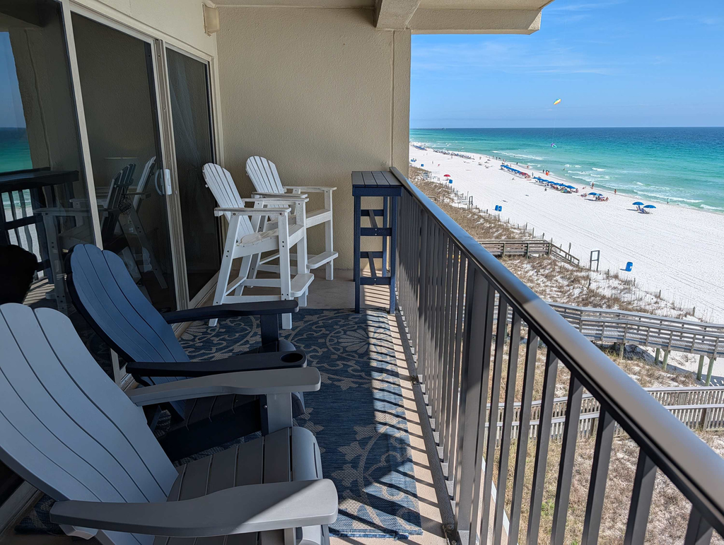 Beautiful Gulf-front Condo with a Community Pool and Seasonal Beach Service