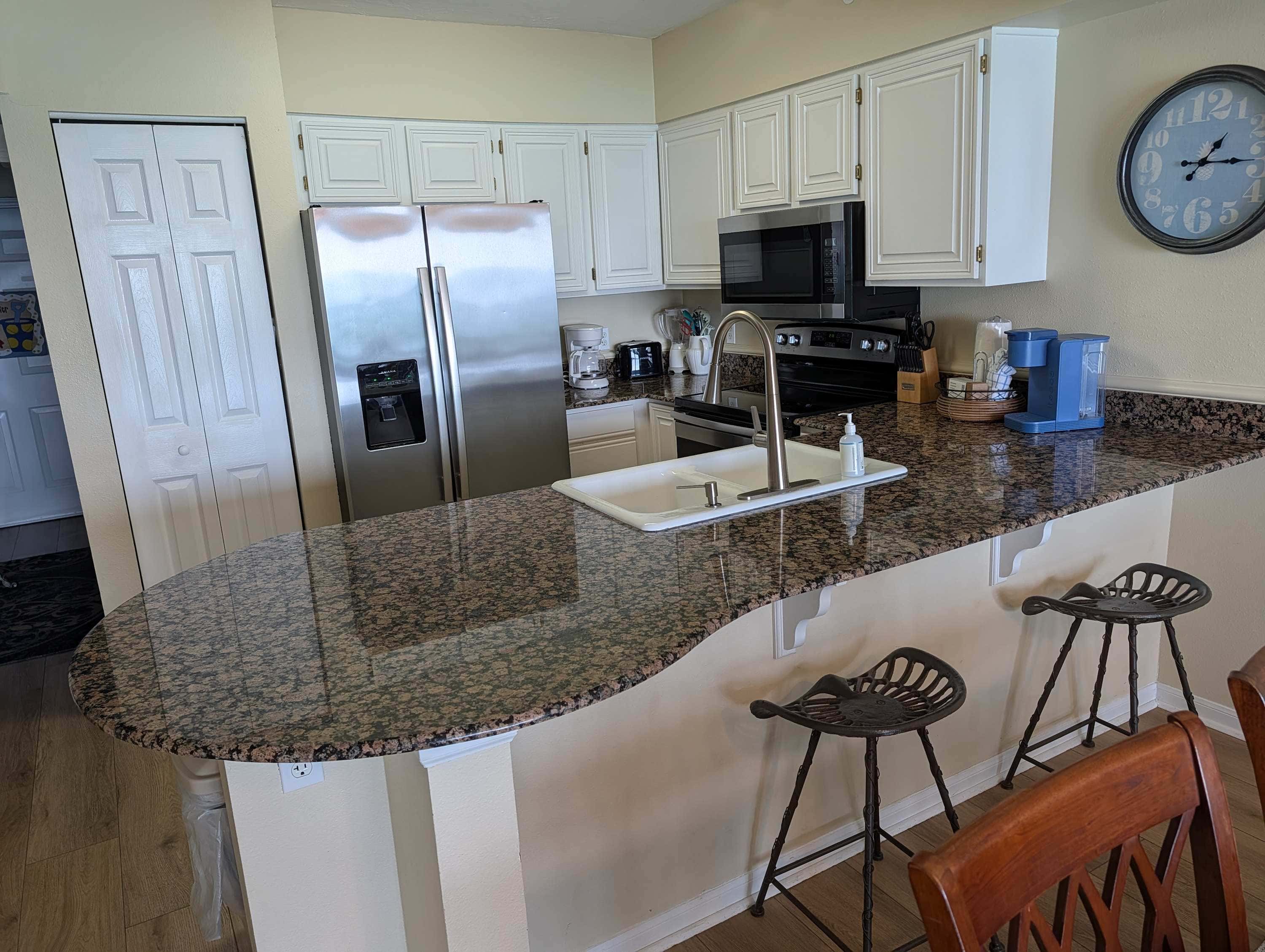 Beautiful Gulf-front Condo with a Community Pool and Seasonal Beach Service