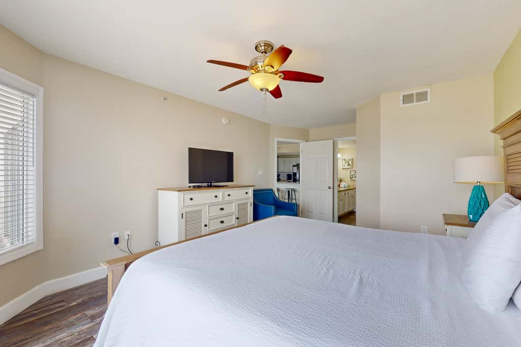 Gulf Dunes 317 - Relaxing oceanfront escape with fitness center, shared pool & views