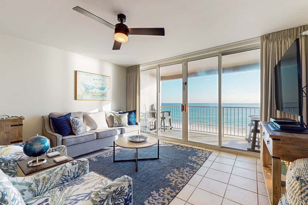 Oceanfront, 7th floor condo with balcony, pool, hot tub, AC & washer&dryer