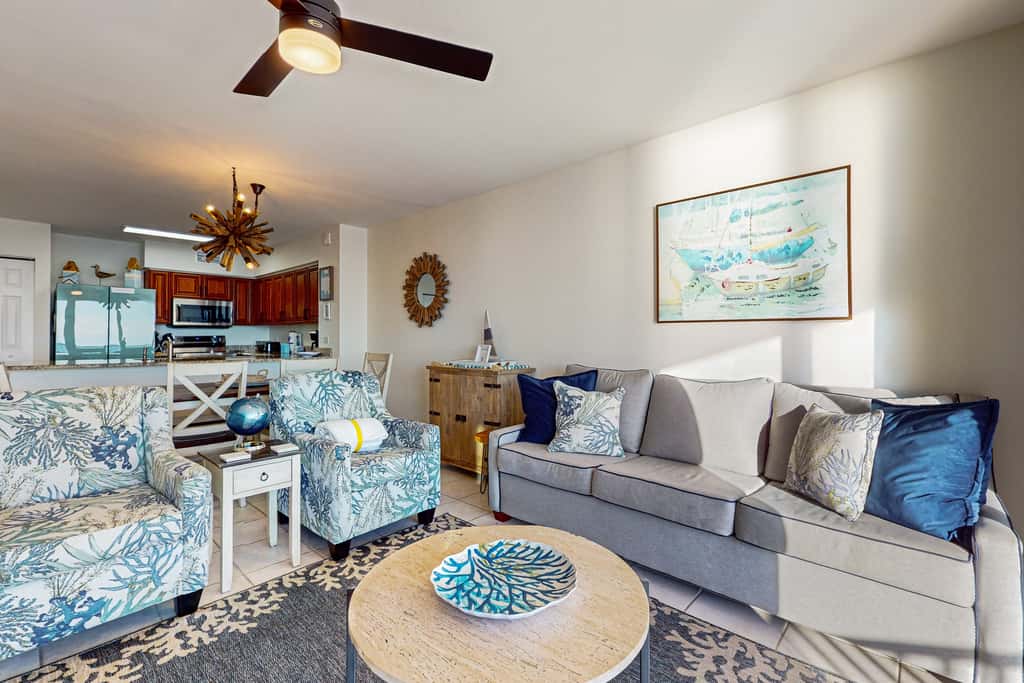 Oceanfront, 7th floor condo with balcony, pool, hot tub, AC & washer&dryer