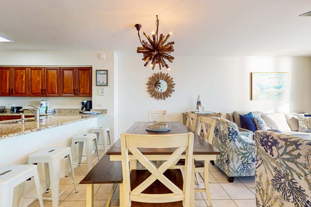 Oceanfront, 7th floor condo with balcony, pool, hot tub, AC & washer&dryer