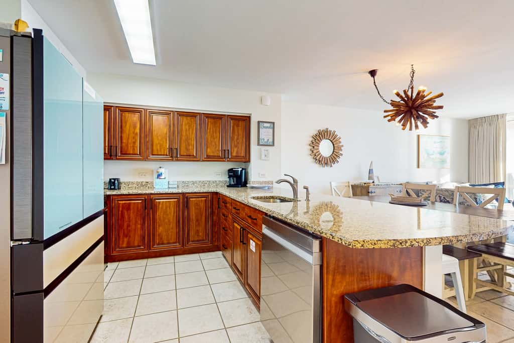 Oceanfront, 7th floor condo with balcony, pool, hot tub, AC & washer&dryer