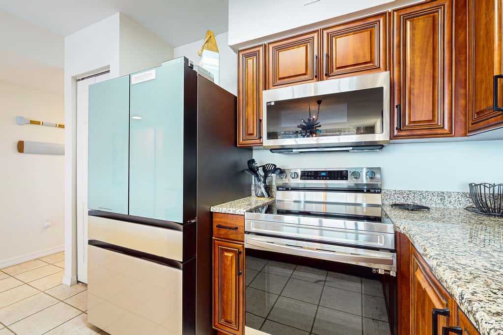 Oceanfront, 7th floor condo with balcony, pool, hot tub, AC & washer&dryer