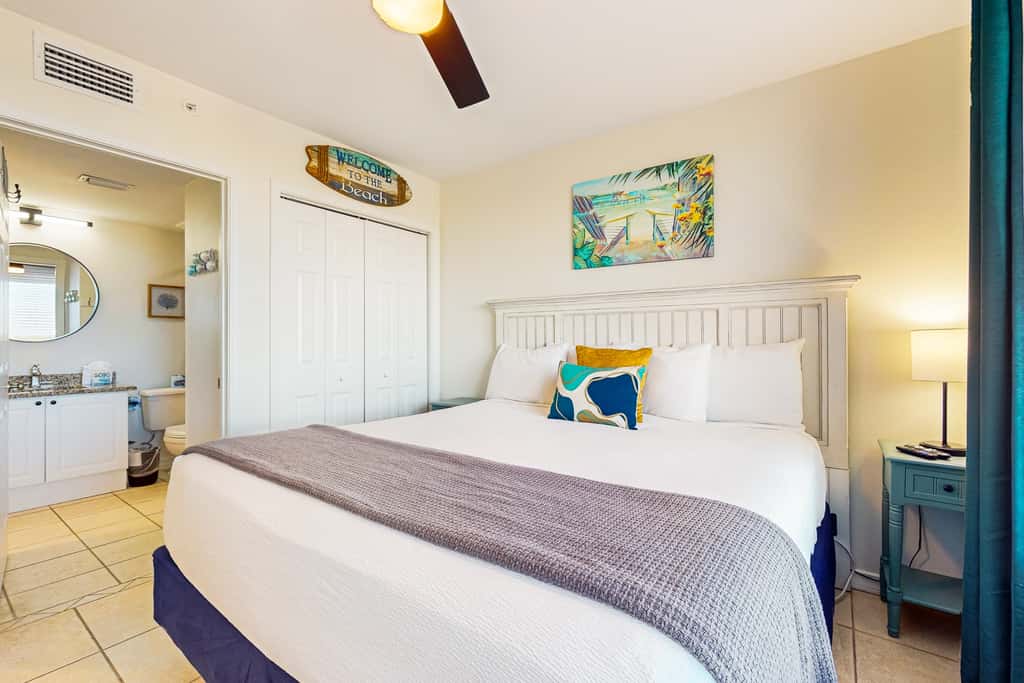 Oceanfront, 7th floor condo with balcony, pool, hot tub, AC & washer&dryer