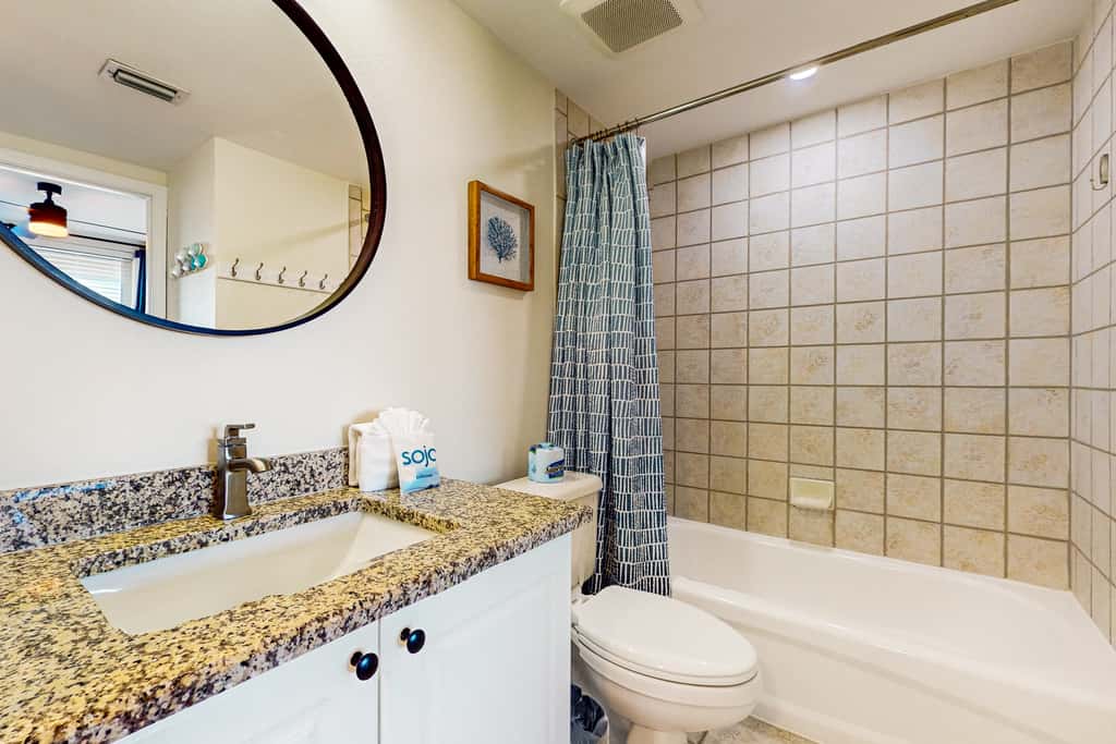 Oceanfront, 7th floor condo with balcony, pool, hot tub, AC & washer&dryer