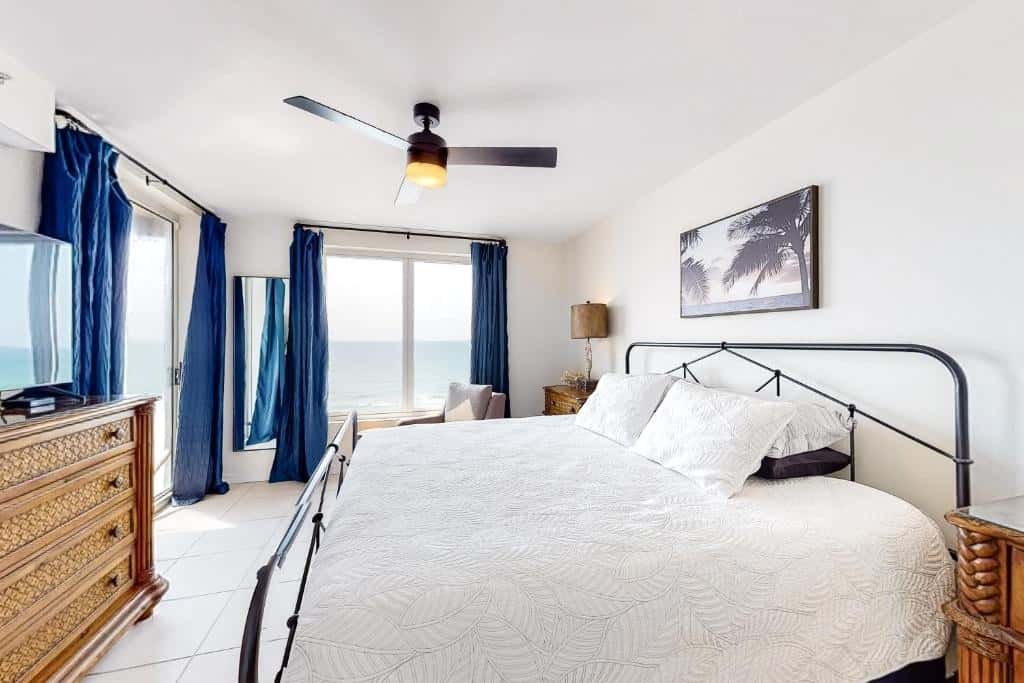 Oceanfront, 7th floor condo with balcony, pool, hot tub, AC & washer&dryer