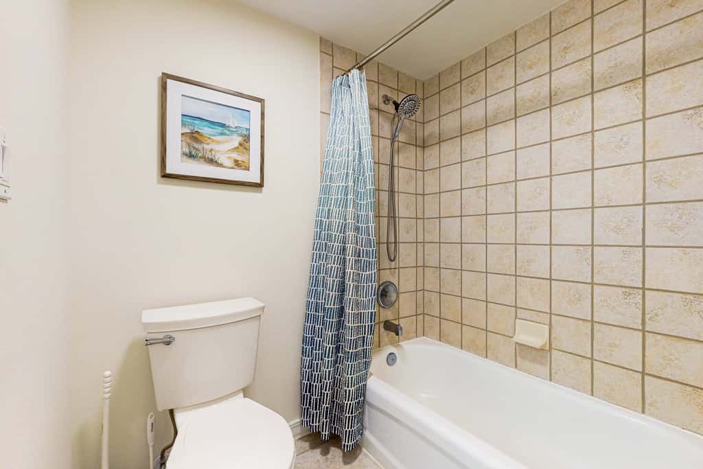 Oceanfront, 7th floor condo with balcony, pool, hot tub, AC & washer&dryer