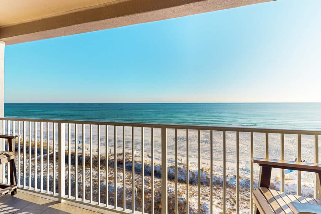 Oceanfront, 7th floor condo with balcony, pool, hot tub, AC & washer&dryer