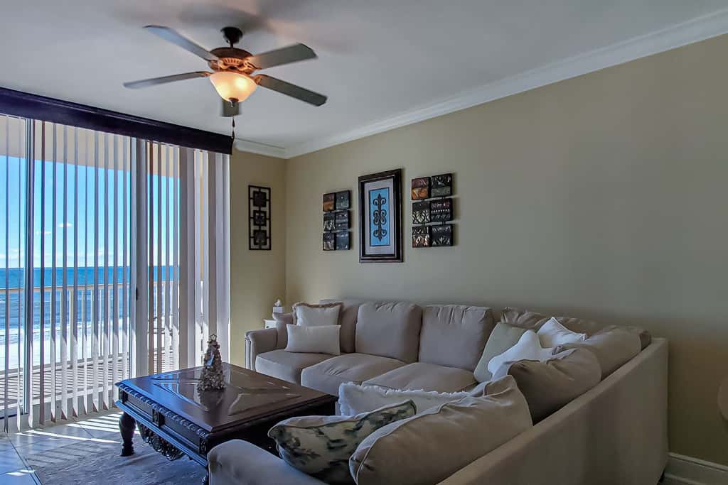 Gorgeous beachfront condo, private balcony, shared pool and beach access
