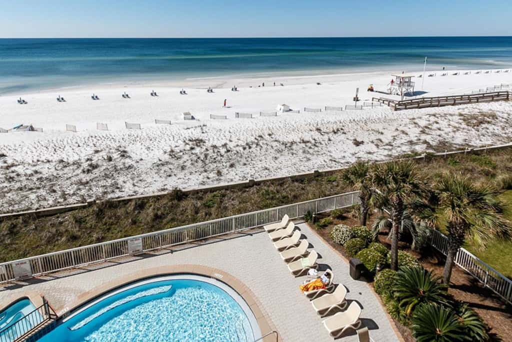 Gorgeous beachfront condo, private balcony, shared pool and beach access