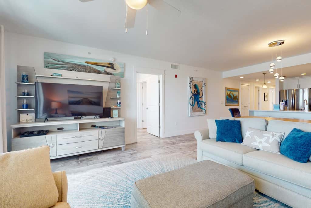 Blu 305 - Gulf-front condo with upgraded features - quick drive to entertainment