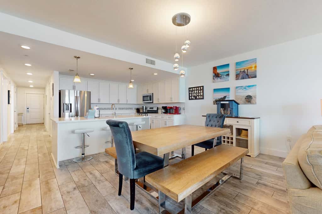 Blu 305 - Gulf-front condo with upgraded features - quick drive to entertainment