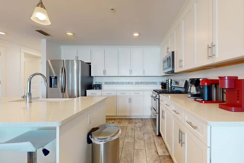 Blu 305 - Gulf-front condo with upgraded features - quick drive to entertainment