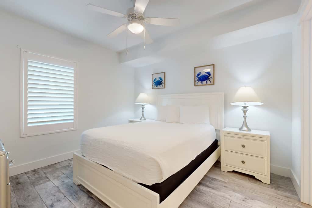Blu 305 - Gulf-front condo with upgraded features - quick drive to entertainment