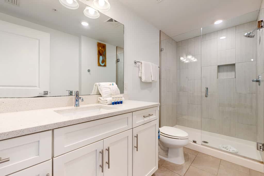 Blu 305 - Gulf-front condo with upgraded features - quick drive to entertainment