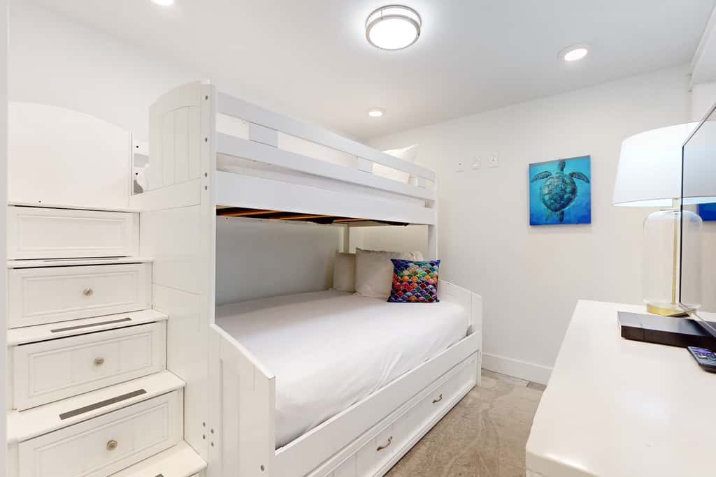 Blu 305 - Gulf-front condo with upgraded features - quick drive to entertainment