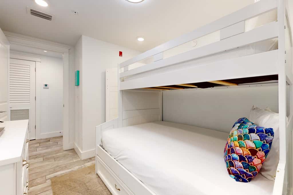 Blu 305 - Gulf-front condo with upgraded features - quick drive to entertainment