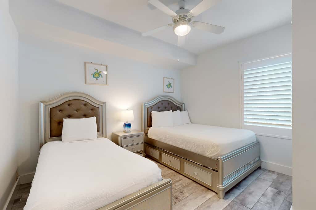 Blu 305 - Gulf-front condo with upgraded features - quick drive to entertainment