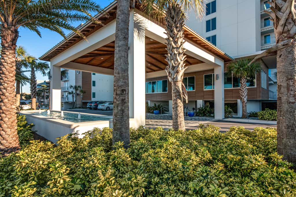 Blu 305 - Gulf-front condo with upgraded features - quick drive to entertainment