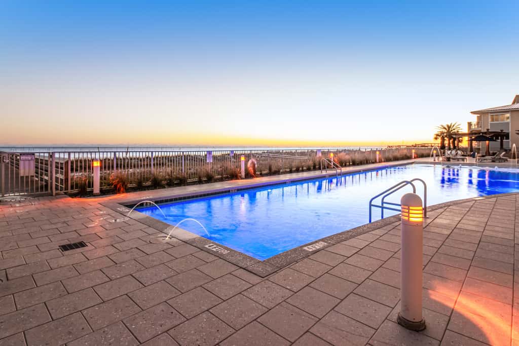 Blu 305 - Gulf-front condo with upgraded features - quick drive to entertainment