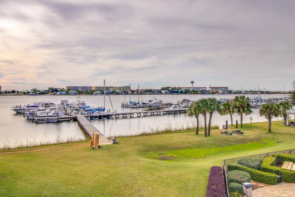 Wonderful sound-front studio with pool, central AC, balcony & elevator