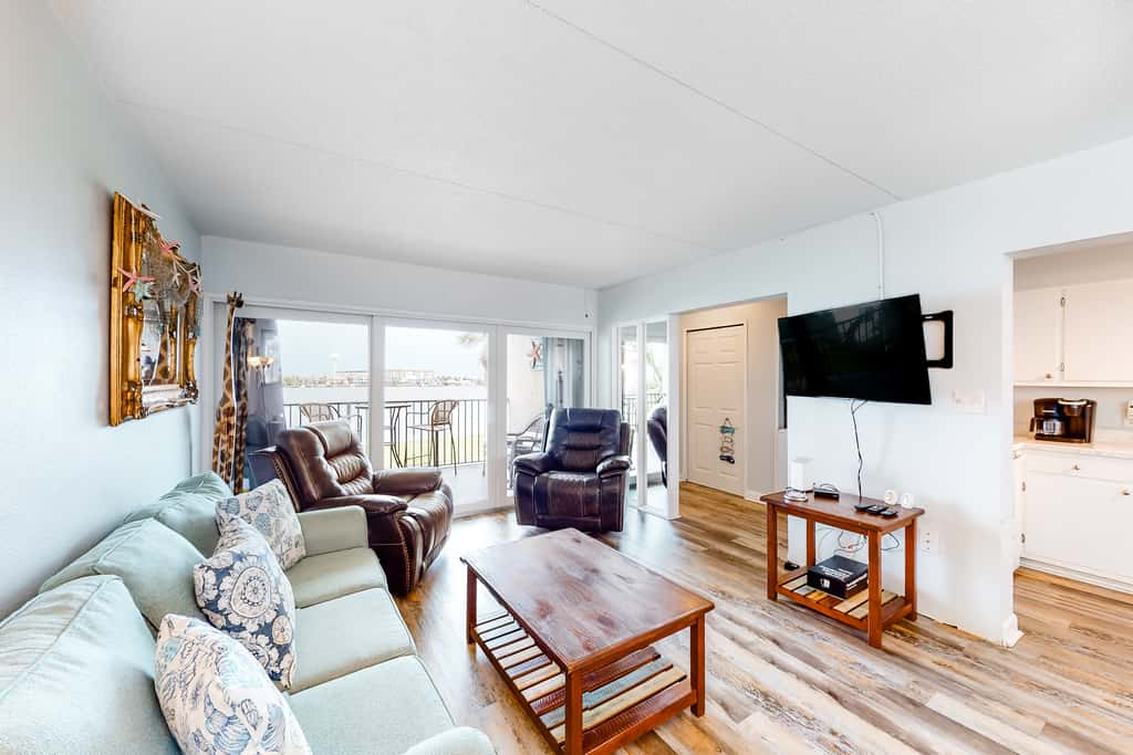 Waterfront condo with pool, central AC, washer&dryer, and WiFi