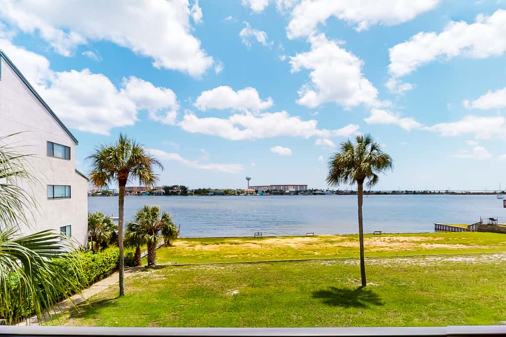 Waterfront condo with pool, central AC, washer&dryer, and WiFi