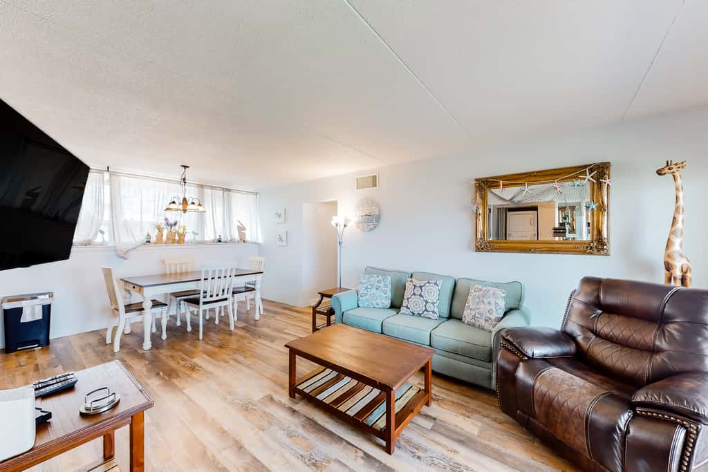 Waterfront condo with pool, central AC, washer&dryer, and WiFi
