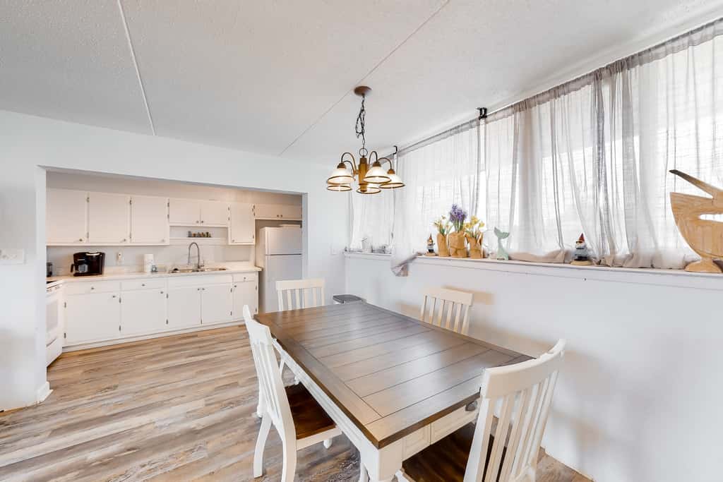 Waterfront condo with pool, central AC, washer&dryer, and WiFi