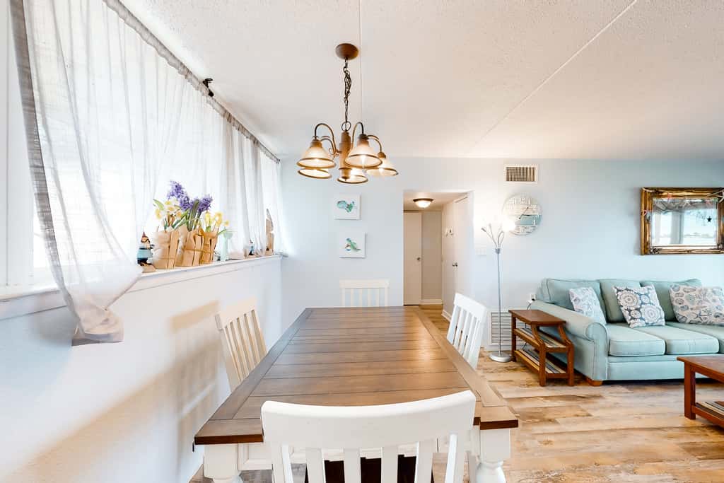 Waterfront condo with pool, central AC, washer&dryer, and WiFi