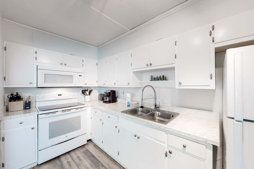 Waterfront condo with pool, central AC, washer&dryer, and WiFi
