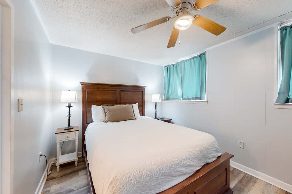 Waterfront condo with pool, central AC, washer&dryer, and WiFi