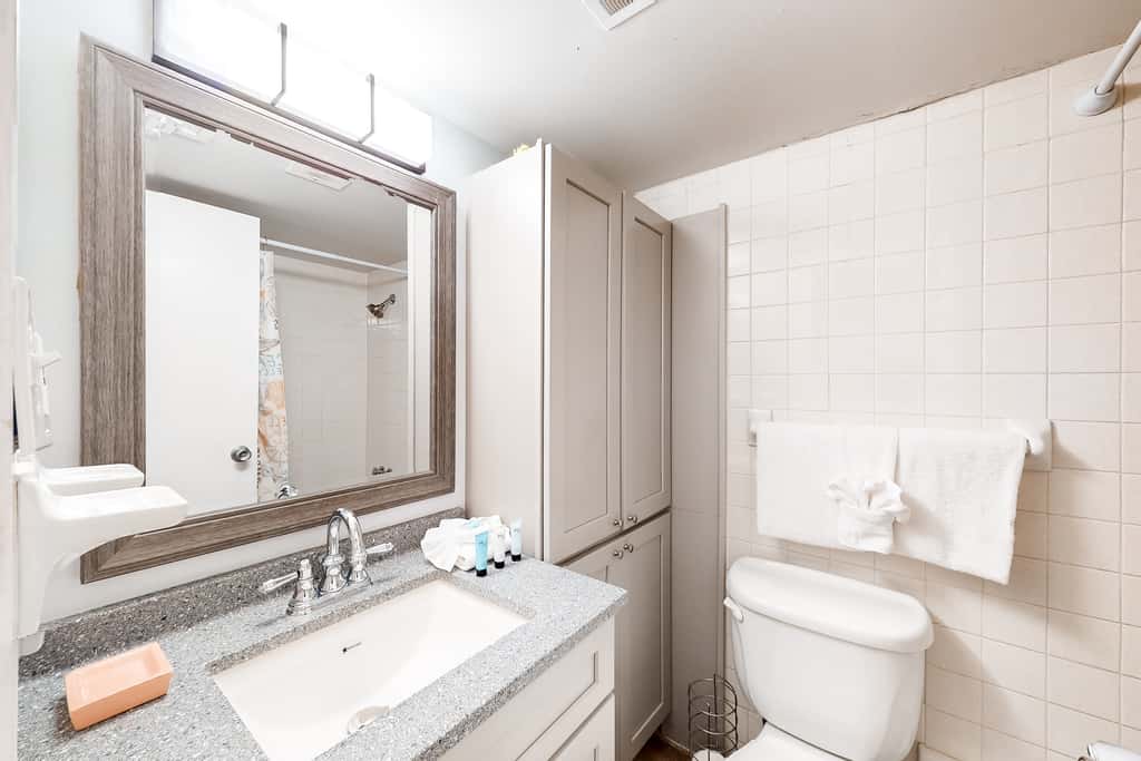 Waterfront condo with pool, central AC, washer&dryer, and WiFi