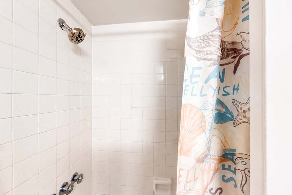 Waterfront condo with pool, central AC, washer&dryer, and WiFi