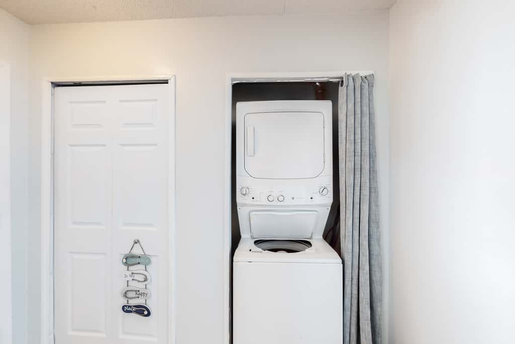 Waterfront condo with pool, central AC, washer&dryer, and WiFi