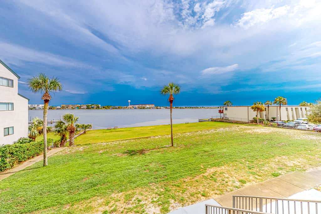 Waterfront condo with pool, central AC, washer&dryer, and WiFi