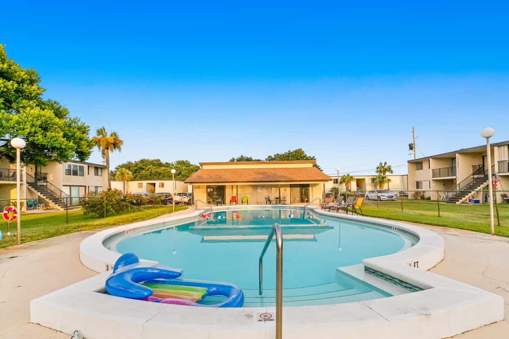 Waterfront condo with pool, central AC, washer&dryer, and WiFi