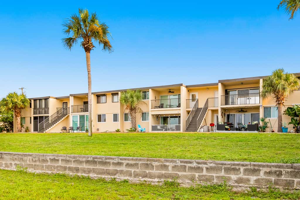 Waterfront condo with pool, central AC, washer&dryer, and WiFi