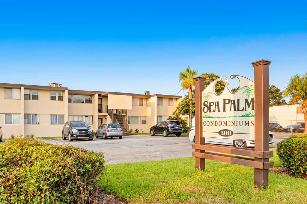 Waterfront condo with pool, central AC, washer&dryer, and WiFi