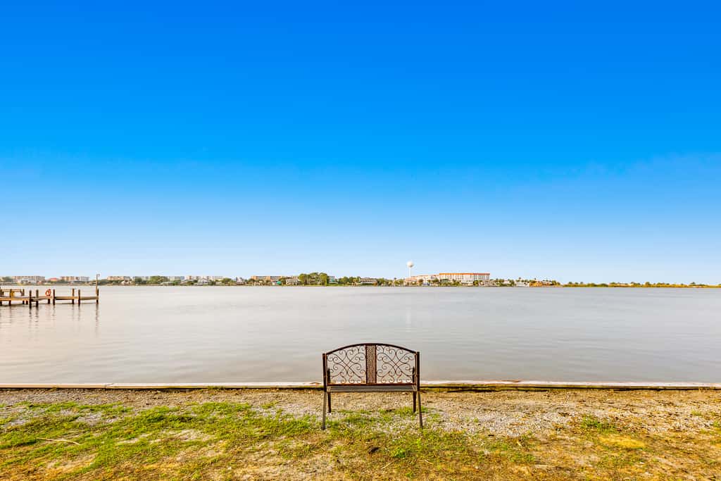 Waterfront condo with pool, central AC, washer&dryer, and WiFi