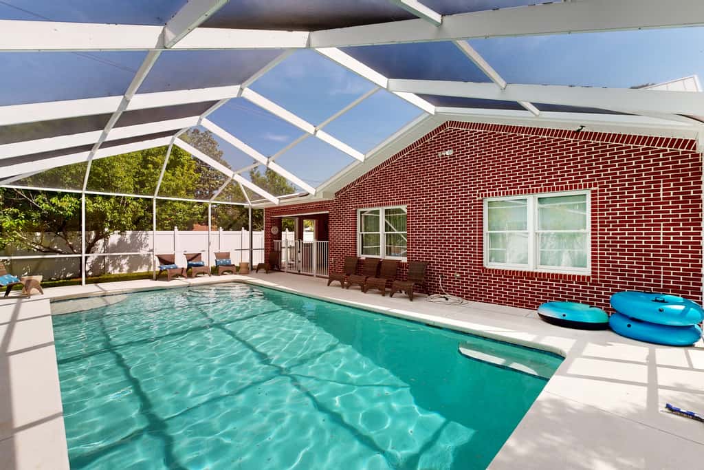 Lovely house with private saltwater pool & screened lanai - snowbird-friendly