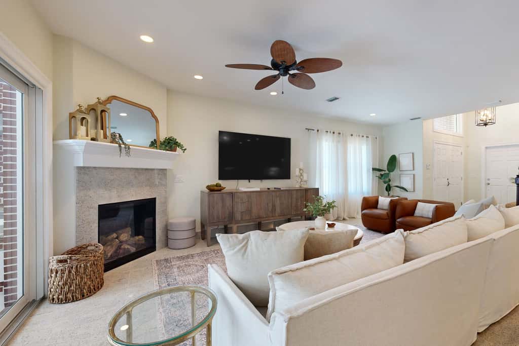 Lovely house with private saltwater pool & screened lanai - snowbird-friendly
