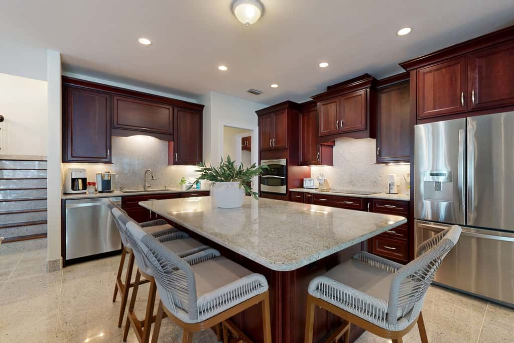 Lovely house with private saltwater pool & screened lanai - snowbird-friendly