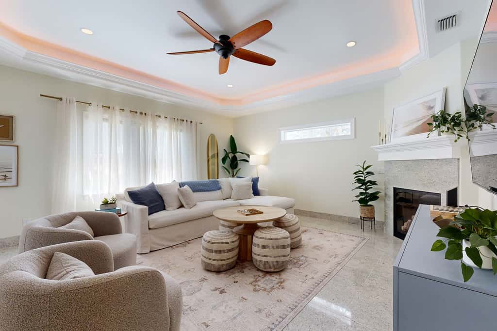 Lovely house with private saltwater pool & screened lanai - snowbird-friendly