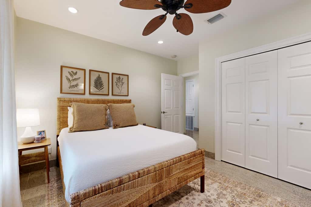 Lovely house with private saltwater pool & screened lanai - snowbird-friendly