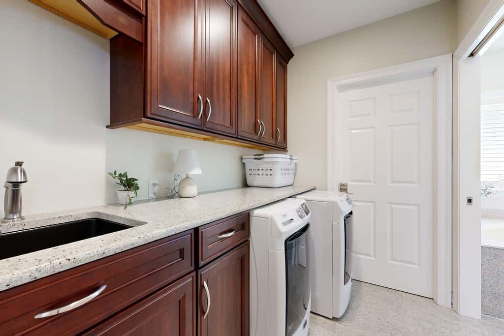 Lovely house with private saltwater pool & screened lanai - snowbird-friendly