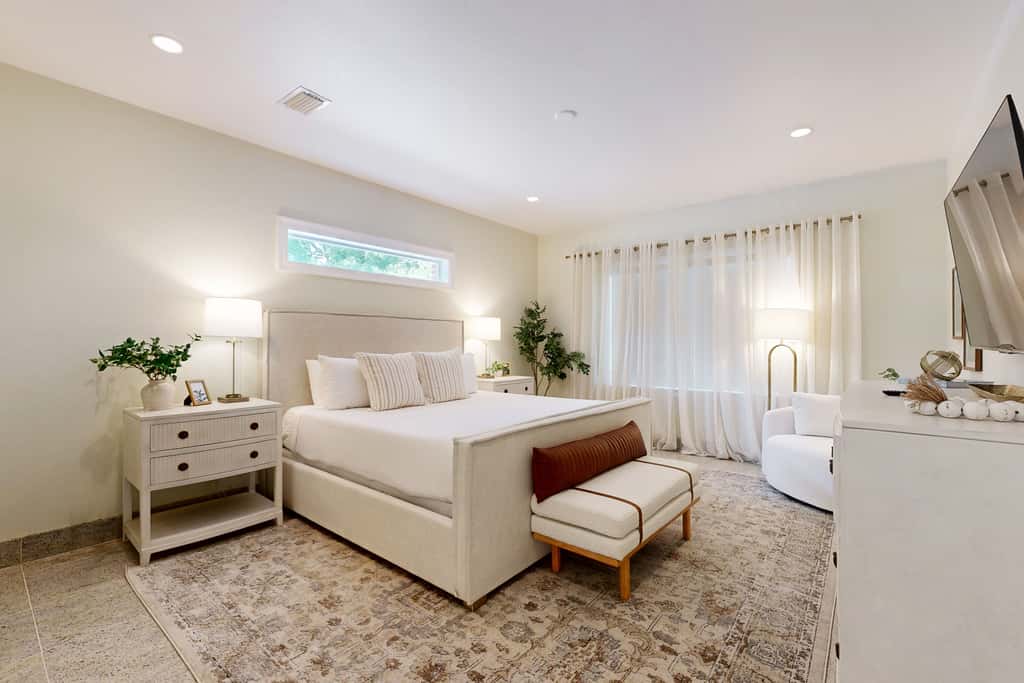 Lovely house with private saltwater pool & screened lanai - snowbird-friendly